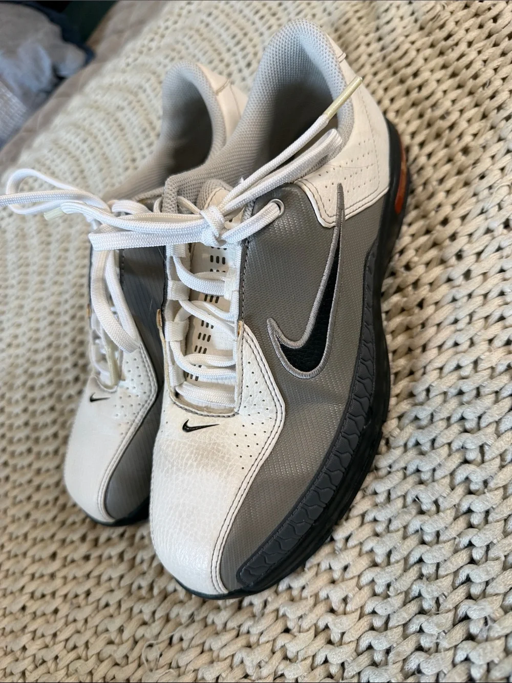 Nike tiger woods gold cleats 4y - White, Gray and Black
